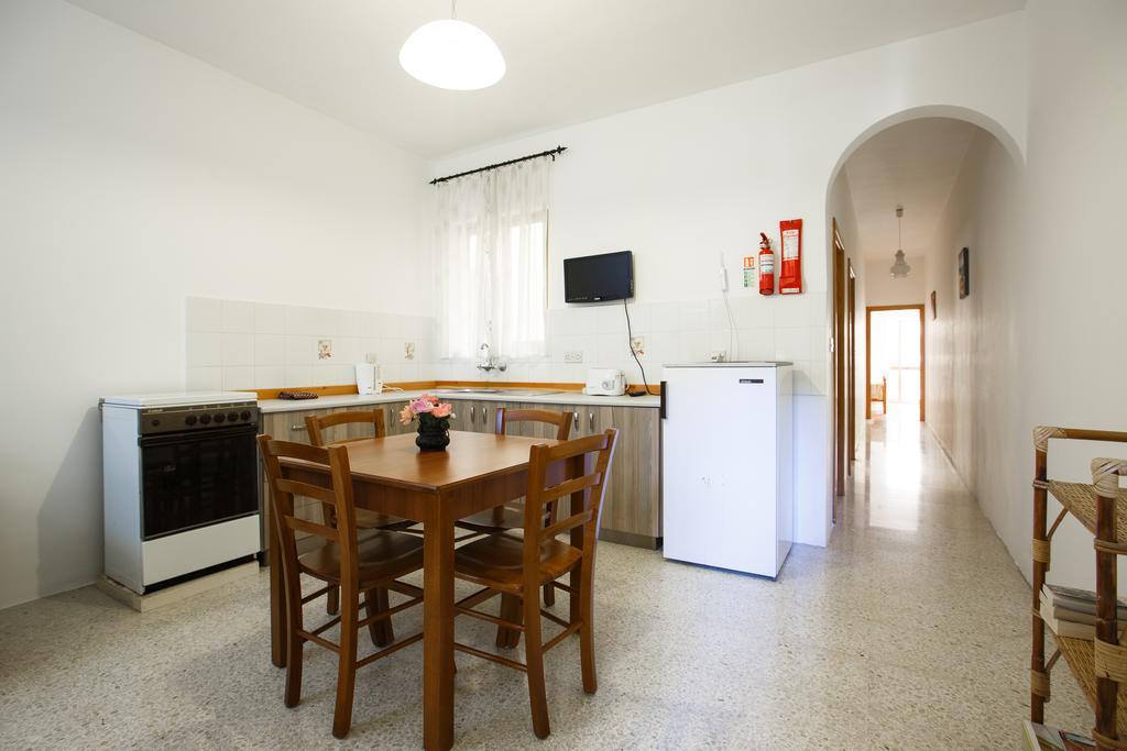 Ferienwohnung Dolphin Court Marsalforn Exterior foto